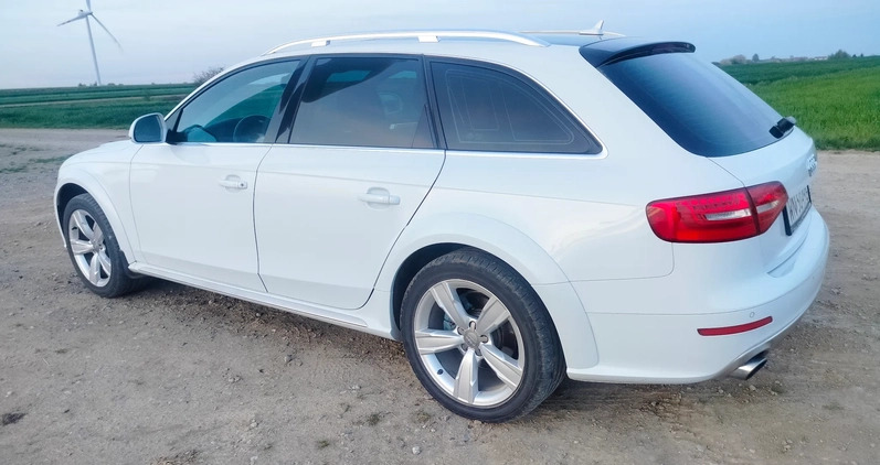 Audi A4 cena 59500 przebieg: 122670, rok produkcji 2013 z Zielona Góra małe 301